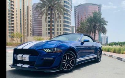 Blue Ford Mustang 2019 在迪拜出租