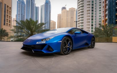 Blue Lamborghini Evo 2022 للإيجار في دبي