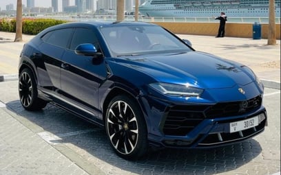 Blue Lamborghini Urus 2021 à louer à Dubaï