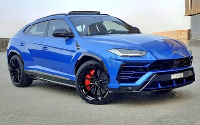 Blue Lamborghini Urus 2021 en alquiler en Dubai