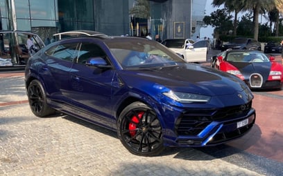 Blue Lamborghini Urus 2021 para alquiler en Dubái