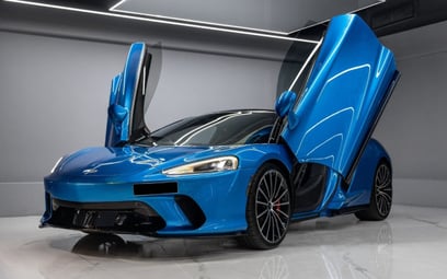 Blue Mclaren GT 2022 para alquiler en Dubái