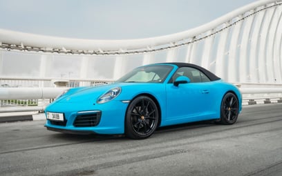 Blue Porsche 911 Carrera cabrio 2018 zur Miete in Dubai