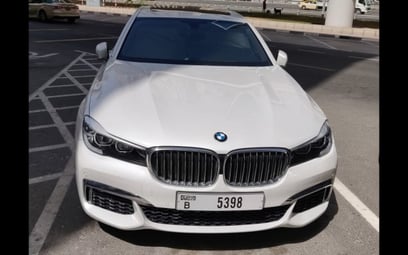 Bright White BMW 7 Series 2019 en alquiler en Dubai