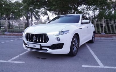 Bright White Maserati Levante 2018 en alquiler en Dubai