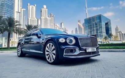 Dark Blue Bentley Flying Spur 2021 للإيجار في دبي