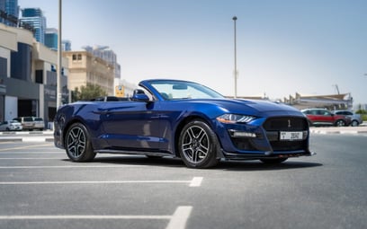 Dark Blue Ford Mustang  V6 cabrio 2020 在迪拜出租