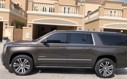 Dark Brown GMC Yukon 2020 en alquiler en Dubai