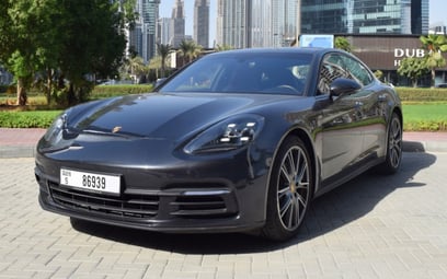 Dark Grey Porsche Panamera 4 2019 für Miete in Dubai