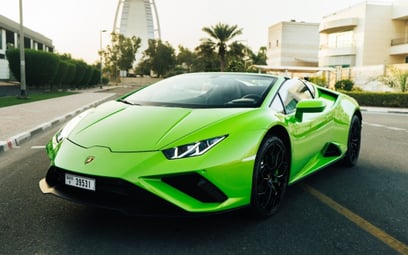 Green Lamborghini Evo Spyder 2022 zur Miete in Dubai