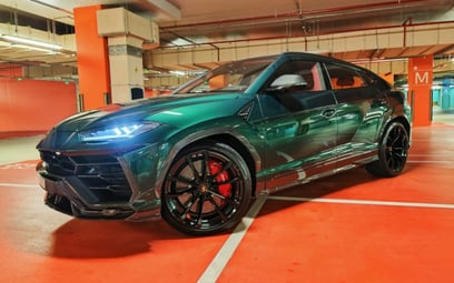 Green Lamborghini Urus 2022 for rent in Dubai