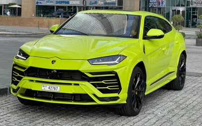 Green Lamborghini Urus 2022 para alquiler en Dubái