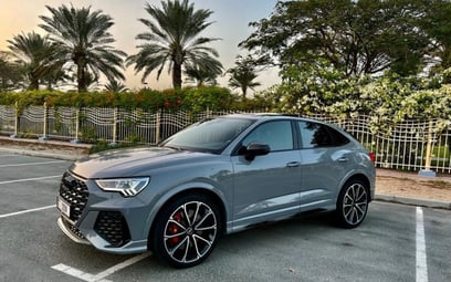 Grey Audi RS Q3 2022 für Miete in Dubai
