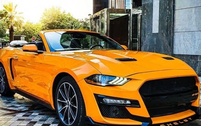 Orange Ford Mustang VT4 2020 在迪拜出租