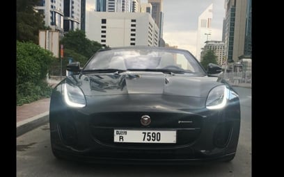 Grey Jaguar F-Type 2019 en alquiler en Dubai