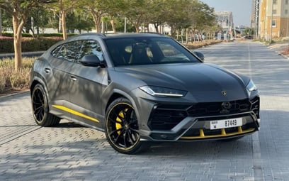 Grey Lamborghini Urus Capsule 2021 للإيجار في دبي