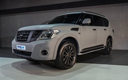 Grey Nissan Patrol V8 2019 para alquiler en Dubái