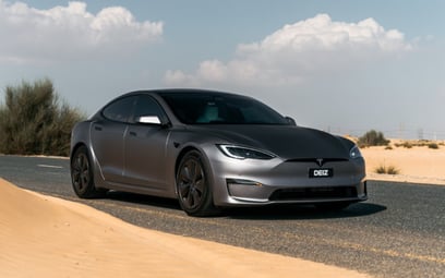 Grey Tesla Model S Long Range 2022 para alquiler en Dubai