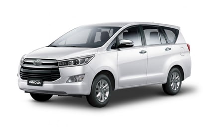 Toyota Innova 2017 para alquiler en Dubái