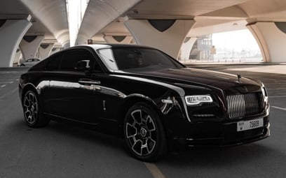 Maroon Rolls Royce Wraith Black Badge 2019 en alquiler en Dubai
