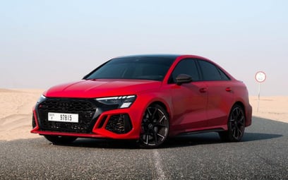 Red Audi RS3 Red Pack Carbon 2022 zur Miete in Dubai