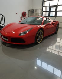 Red Ferrari 488 Spider 2019 noleggio a Dubai