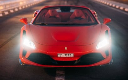 Red Ferrari F8 Tributo Spyder 2020 迪拜汽车租凭