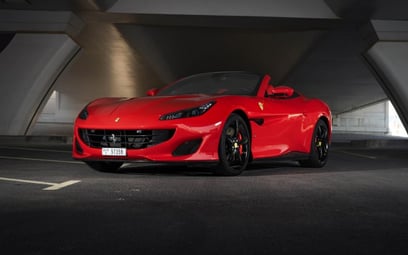 Red Ferrari Portofino Rosso RED ROOF 2019 para alquiler en Dubái