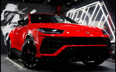 Red Lamborghini Urus 2020 迪拜汽车租凭