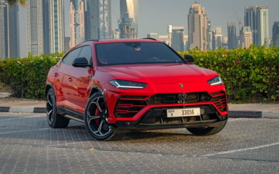 Red Lamborghini Urus 2020 迪拜汽车租凭