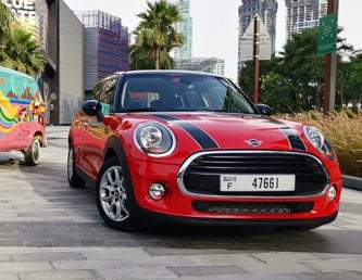 إيجار Red Mini Cooper 2019 في دبي