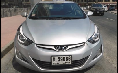 Hyundai Elantra 2015 在迪拜出租