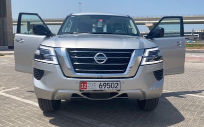 Silver Nissan Patrol 2021 للإيجار في دبي