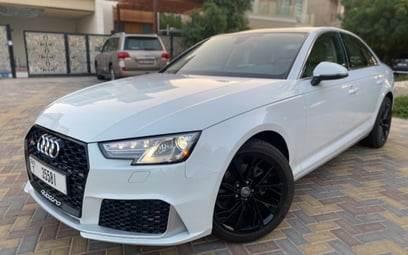 White Audi A4 RS4 Bodykit 2019 للإيجار في دبي