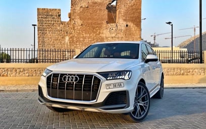 White Audi Q7 2020 for rent in Dubai