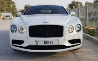 White Bentley Flying Spur 2018 à louer à Dubaï
