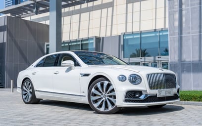White Bentley Flying Spur 2020 für Miete in Dubai