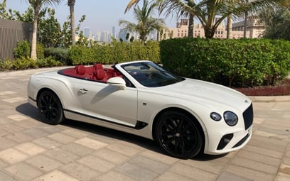 White Bentley Continental GTC 2020 para alquiler en Dubái
