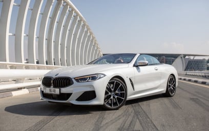 White BMW 840i cabrio 2021 à louer à Dubai
