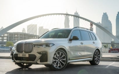 White BMW X7 M50i 2021 zur Miete in Dubai