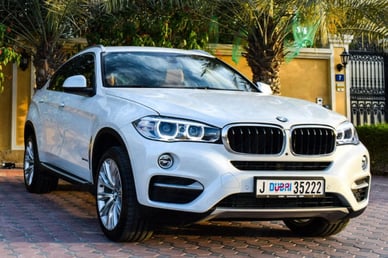 White BMW X6 2018 للإيجار في دبي