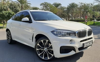 White BMW X6 M power Kit V8 2019 für Miete in Dubai