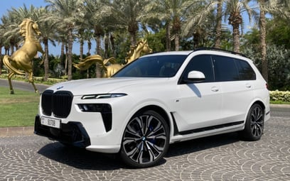 White BMW X7M NEW 2023 para alquiler en Dubai