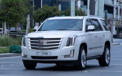 White Cadillac Escalade Platinum 2019 迪拜汽车租凭