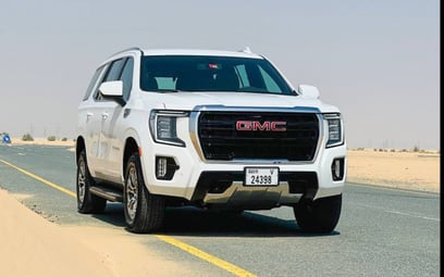 White GMC Yukon 2021 للإيجار في دبي