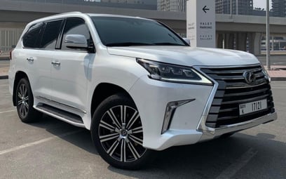 White Lexus LX 570 2019 迪拜汽车租凭