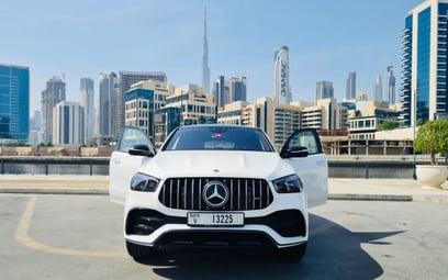 White Mercedes GLE 53 2022 للإيجار في دبي