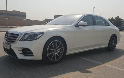White Mercedes S Class 2019 للإيجار في دبي