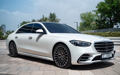White Mercedes S500 W223 2021 迪拜汽车租凭