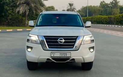White Nissan Patrol 2021 à louer à Dubaï